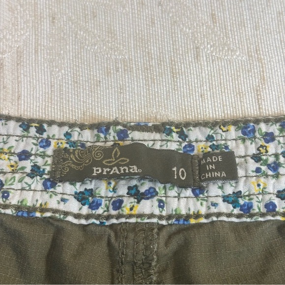 PRANA Pants Capri Cargo Outdoor Women’s Pant Size 10. Army Green. See note. - Picture 12 of 13